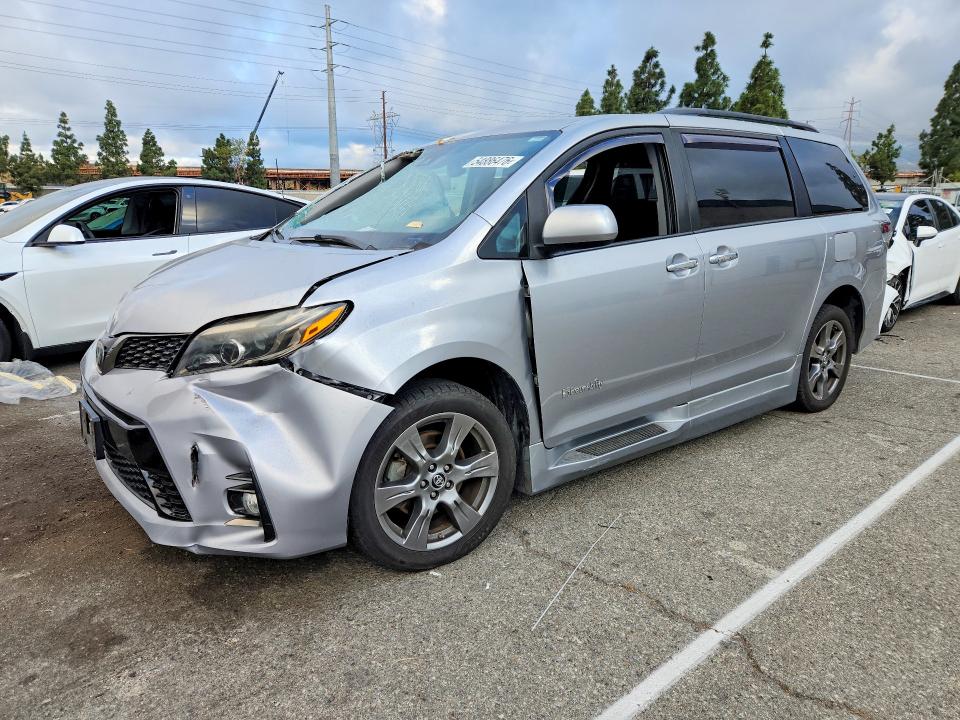 2018 Toyota Sienna VIN 5TDXZ3DC7JS964779 — COPART salvage auction photo