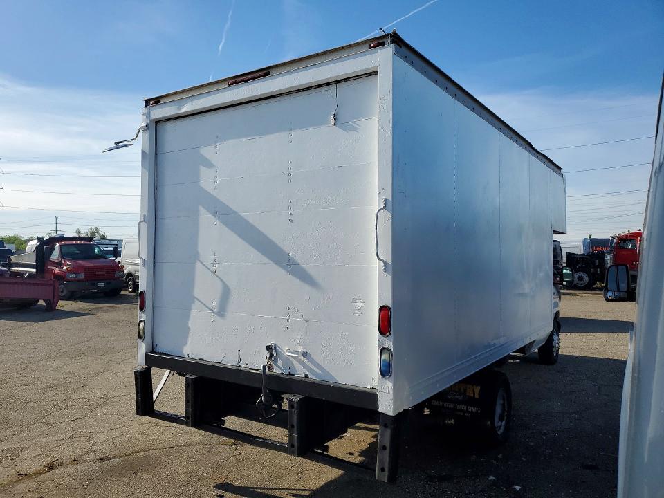 2007 Ford E-450 VIN 1FDXE45P27DA56002 COPART salvage auction — MINOR DENT/SCRATCHES, Mi - Cert Of Title-Rebuilt Salvage (P), sold $725 on 2026-07-07 (photo 3)