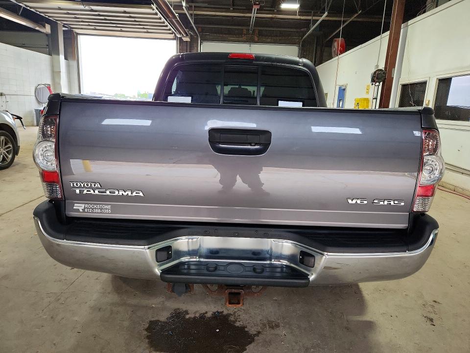 2011 Toyota Tacoma VIN 3TMLU4EN0BM064472 COPART salvage auction — MINOR DENT/SCRATCHES, MN - CERTIFICATE OF TITLE, sold $7,200 on 2026-07-09 (photo 6)