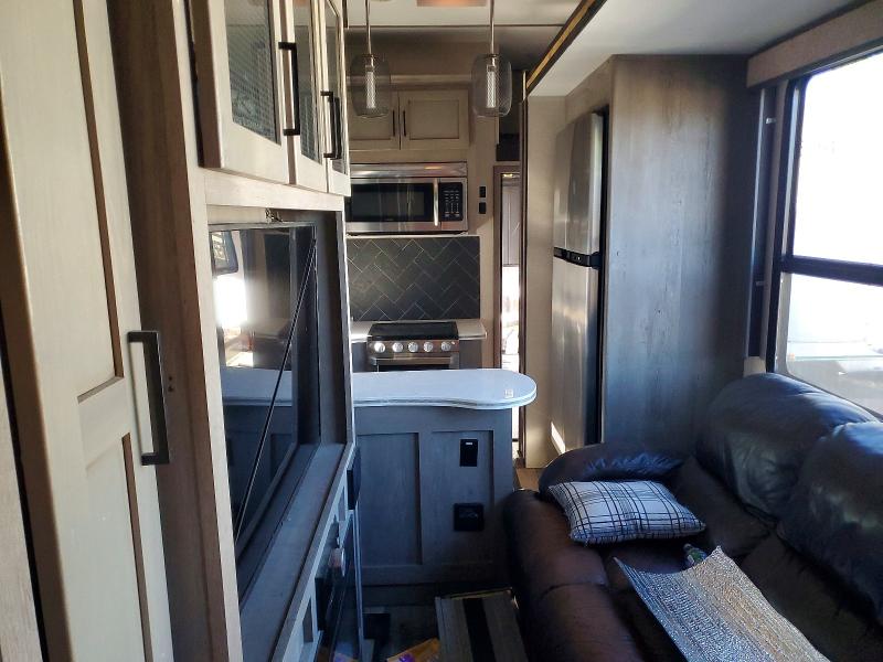 2020 Keystone Raptor VIN 4YDF42332LR800246 COPART salvage auction — ROOF, MI - CERTIFICATE OF TITLE, sold $16,200 on 2026-07-28 (photo 6)