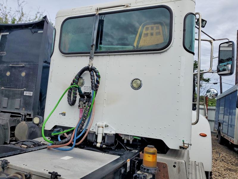 2017 Peterbilt 348 VIN 1XP3AJ8XXHD430364 COPART salvage auction — NORMAL WEAR, TX - CERTIFICATE OF TITLE, sold $8,500 on 2026-07-21 (photo 6)