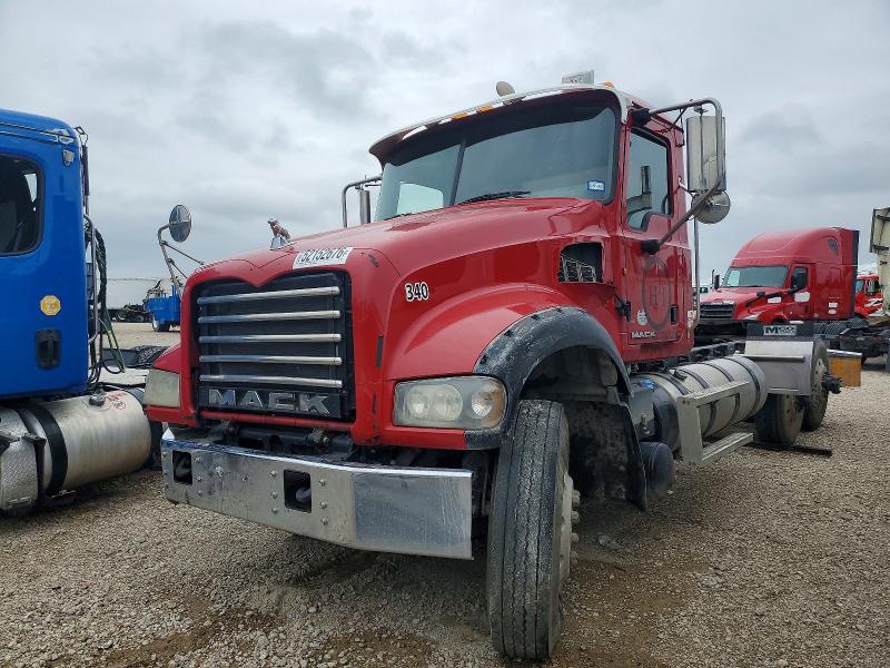 2013 Mack 700 gu700 VIN 1M1AX07Y4DM016891 COPART salvage auction — FRONT END, TX - SALVAGE VEHICLE TITLE, sold $8,000 on 2026-08-13 (photo 2)