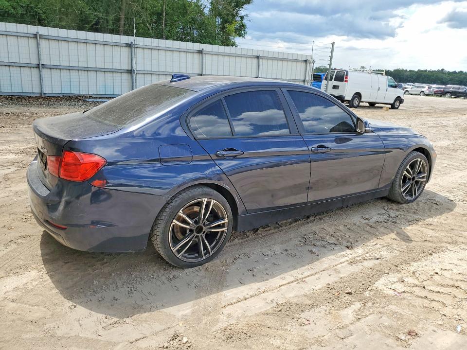 2013 BMW 3er VIN WBA3A5G5XDNP22218 COPART salvage auction — MINOR DENT/SCRATCHES, Fl - Cert Of Title Slvg Rebuildable, sold $1,150 on 2026-07-31 (photo 3)
