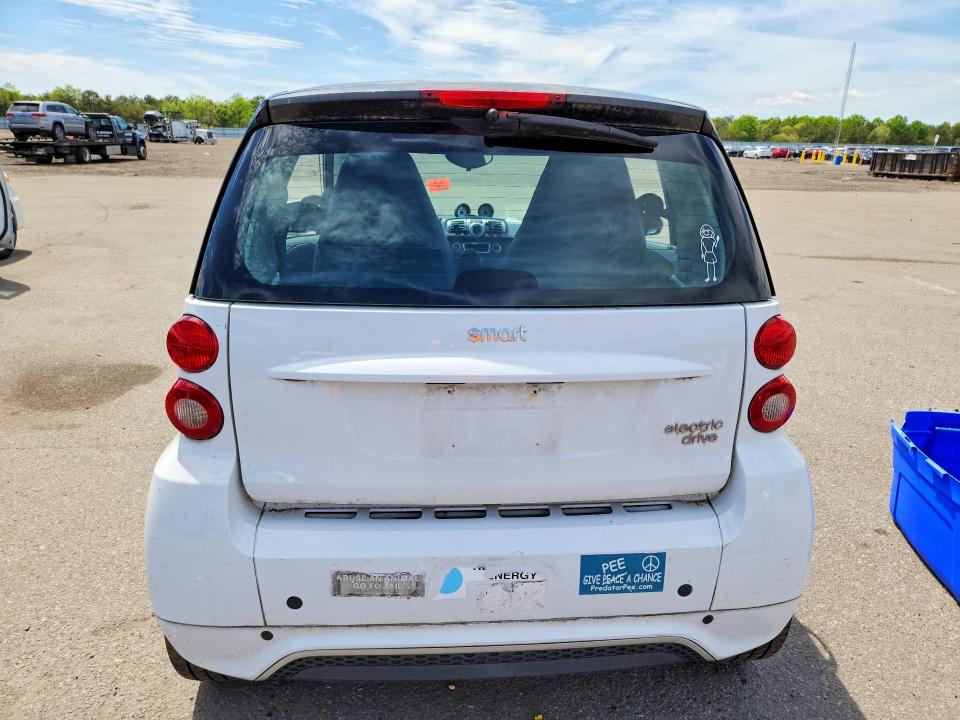 2016 Smart Fortwo VIN WMEEJ9AA1GK842182 COPART salvage auction — MINOR DENT/SCRATCHES, Ny - Certificate Of Title, sold $375 on 2026-07-08 (photo 6)