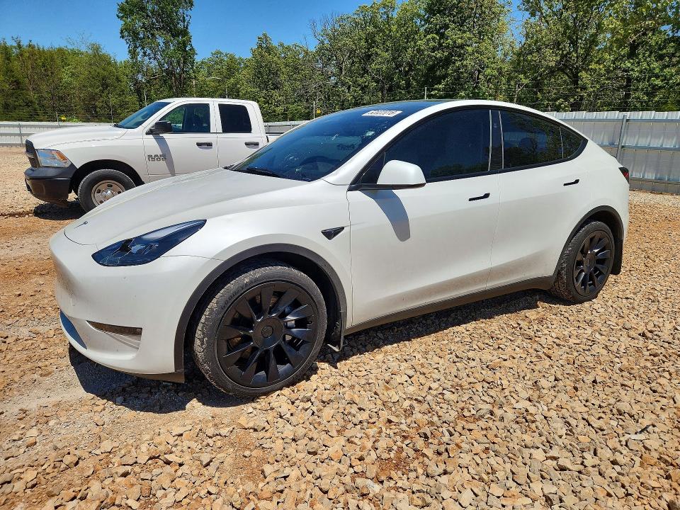 2024 Tesla Model y VIN 7SAYGDEE9RF160566 COPART salvage auction — HAIL, Salvage Title, sold $2,050 on 2026-07-29 (photo 1)