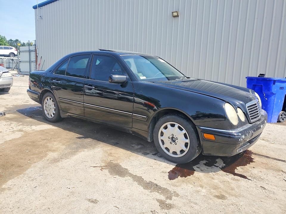 1999 Mercedes-benz E-klasse VIN WDBJF70H6XA850879 COPART salvage auction — HAIL, SC - CERT OF TITLE-SALVAGE, sold $350 on 2026-07-06 (photo 4)