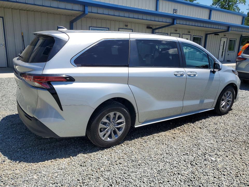 2022 Toyota Sienna VIN 5TDKRKEC9NS115746 COPART salvage auction — DAMAGE HISTORY, OH - DEALER ONLY CLEAN TITLE, sold $13,200 on 2026-07-09 (photo 3)