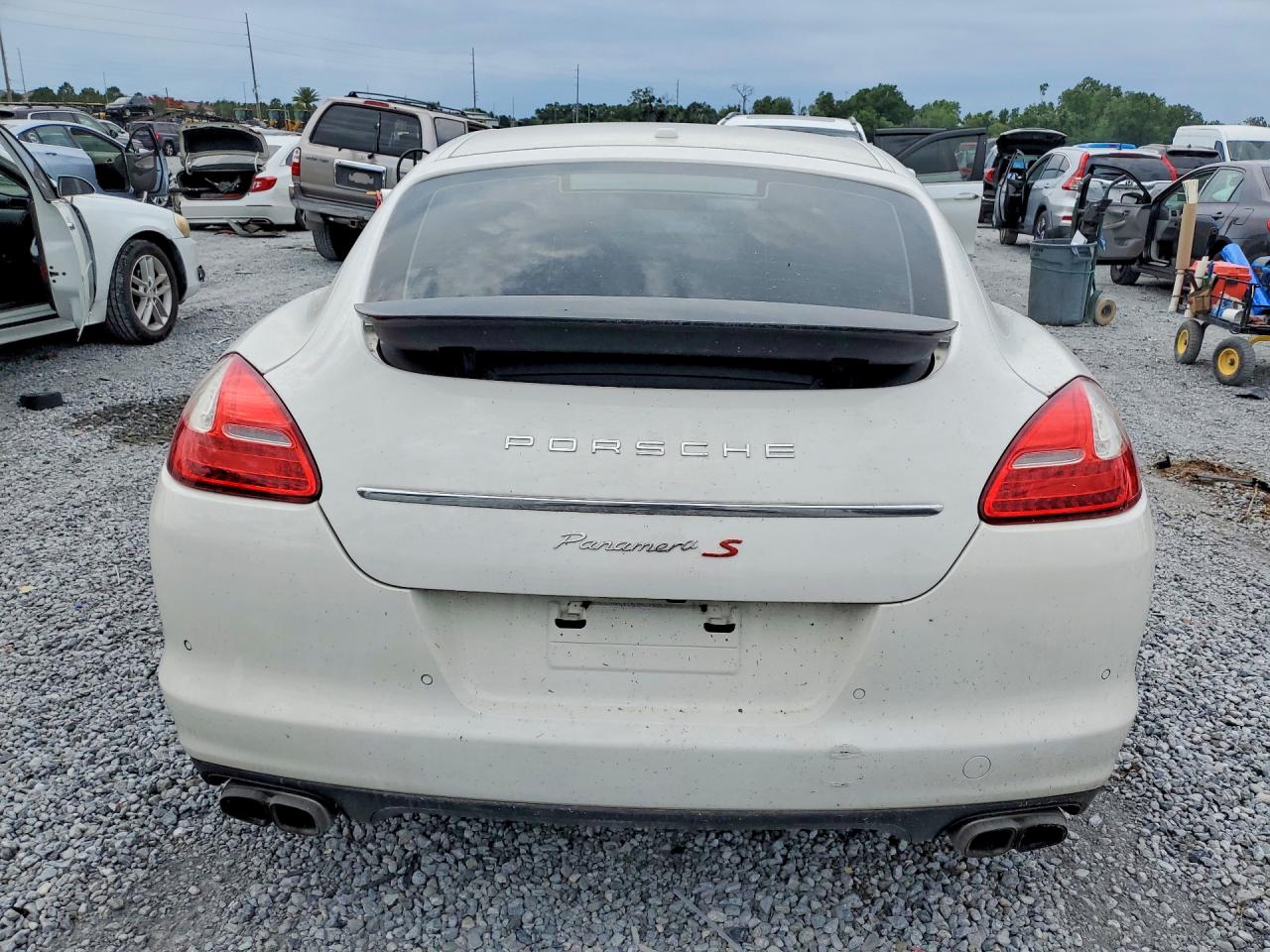 2010 Porsche Panamera VIN WP0AB2A7XAL061412 COPART salvage auction — Minor Dent/Scratches, FL - CERT OF TITLE-REBUILT, sold $4,000 on 2026-07-03 (photo 6)