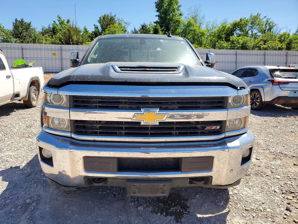 2017 Chevrolet Silverado 2500 VIN 1GC1KWEYXHF126911 COPART salvage auction — MINOR DENT/SCRATCHES, TX - CERTIFICATE OF TITLE, sold $9,100 on 2026-07-07 (photo 5)