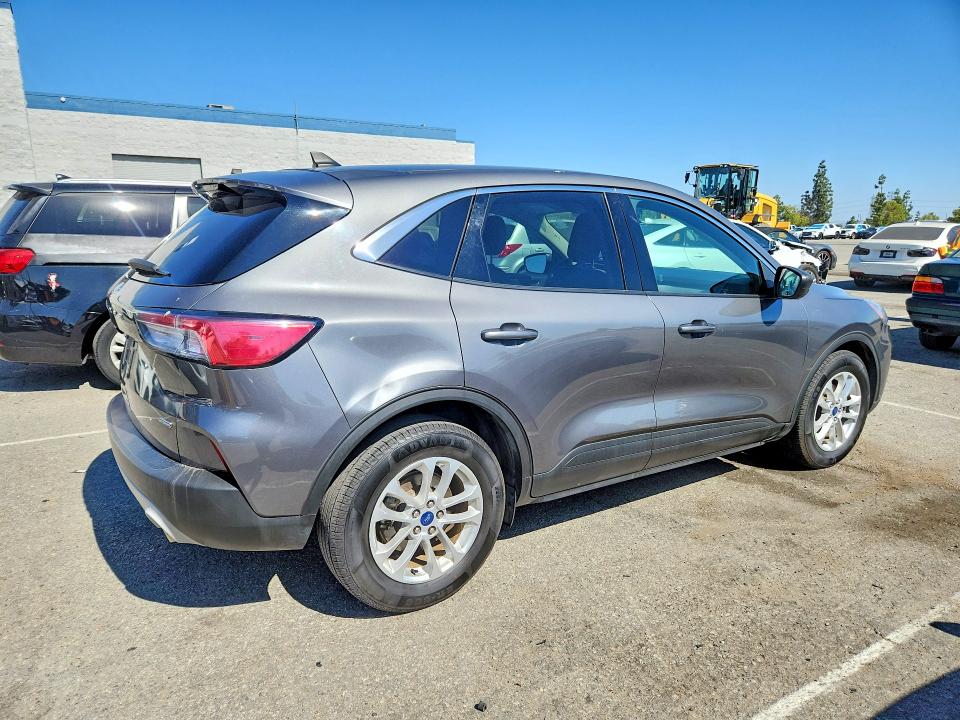 2022 Ford Escape VIN 1FMCU0BZ1NUA25787 COPART salvage auction — MINOR DENT/SCRATCHES, Ca - Dis/Dlr/Exp Only Clean Title (P), sold $7,400 on 2026-07-28 (photo 3)