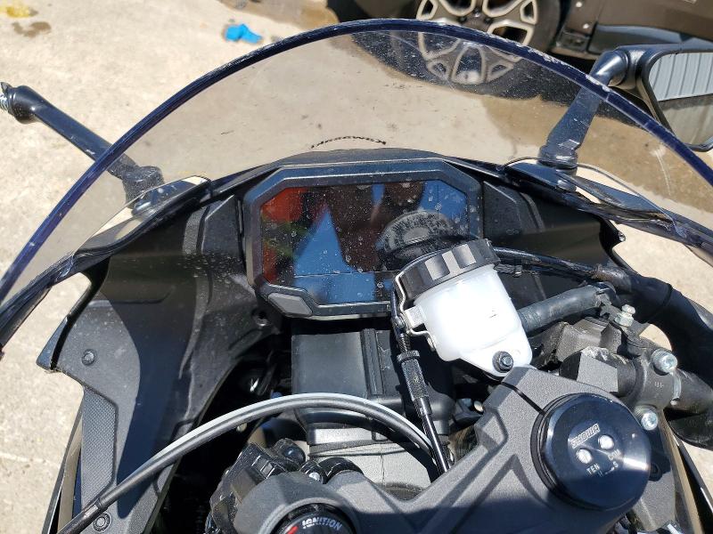 2026 Kawasaki Zx VIN JKBZXJJ19TA047757 COPART salvage auction — ROLLOVER, KY - BILL OF SALE/PART ONLY/NO TITL, sold $3,100 on 2026-07-15 (photo 7)