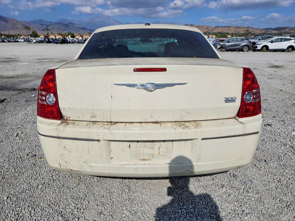2010 Chrysler 300 VIN 2C3CA5CV3AH325841 COPART salvage auction — MINOR DENT/SCRATCHES, CA - DIS/DLR/EXP APP FOR DUP CLEAN, sold $200 on 2026-07-08 (photo 6)