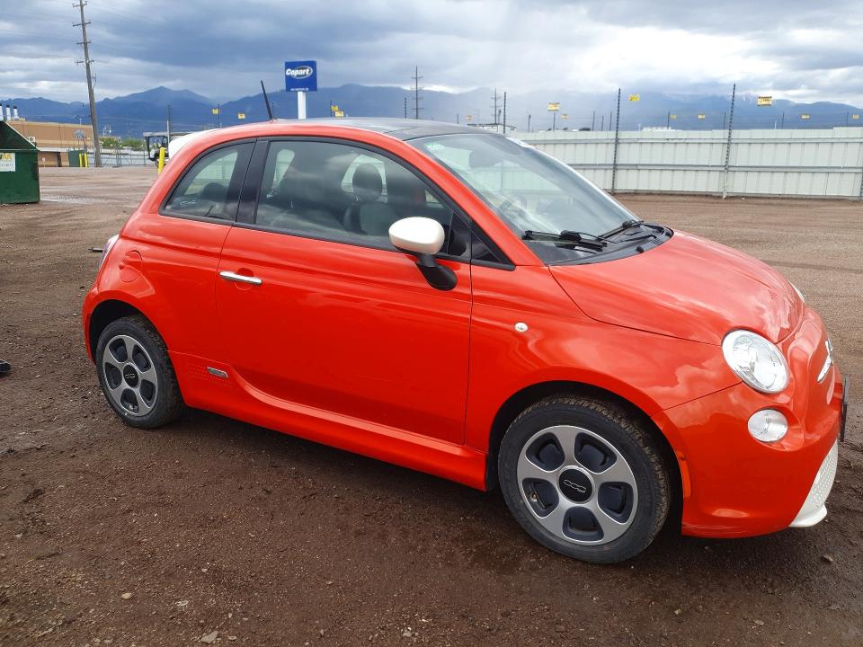 2014 Fiat 500 VIN 3C3CFFGE9ET189715 COPART salvage auction — MINOR DENT/SCRATCHES, Co - Certificate Of Title, sold $875 on 2026-07-29 (photo 4)