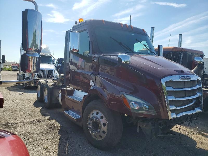 2018 Freightliner Cascadia VIN 3AKJHTDV3JSJK1414 COPART salvage auction — FRONT END, IN - CERT OF TITLE-SALVAGE TITLE, sold $7,700 on 2026-08-13 (photo 1)