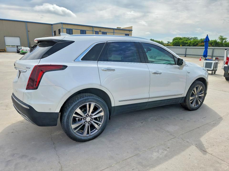 2025 Cadillac Xt5 VIN 1GYKNCR47SZ113812 COPART salvage auction — WATER/FLOOD, Tx - Salvage Title-Flood Damage, sold $3,300 on 2026-07-09 (photo 3)