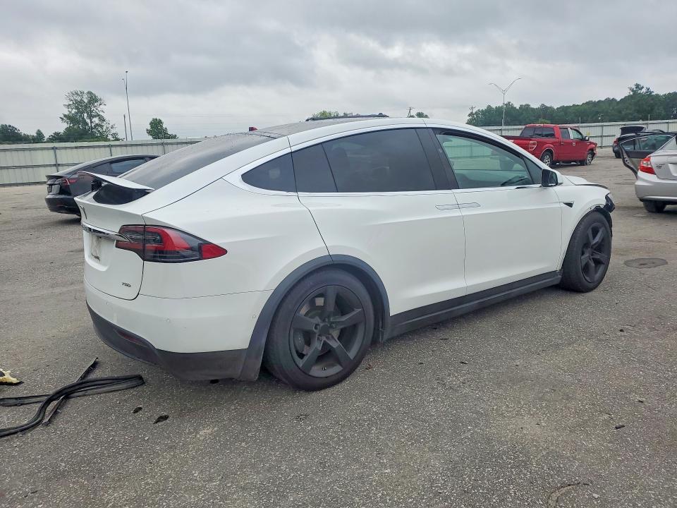 2018 Tesla Model x VIN 5YJXCAE28JF142427 COPART salvage auction — SIDE, Nc - Salvage Certificate Of Title, sold $4,000 on 2026-07-28 (photo 3)