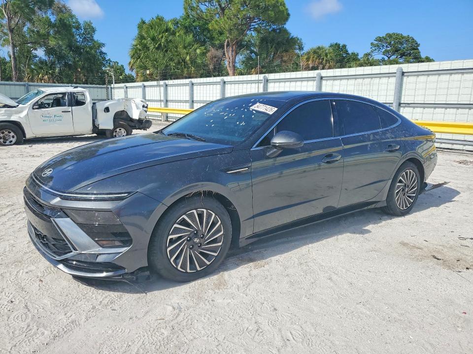 2025 Hyundai Sonata VIN KMHL34JJ4SA106897 COPART salvage auction — WATER/FLOOD, Salvage Title, sold $6,700 on 2026-07-29 (photo 1)