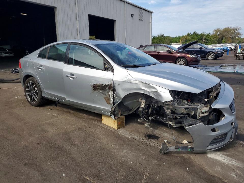 2017 Volvo VIN YV126MFL2H2421552 COPART salvage auction — FRONT END, Fl - Cert Of Title Slvg Rebuildable, sold $400 on 2026-07-08 (photo 4)