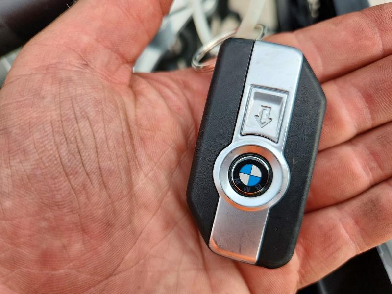 2019 BMW R 1250 VIN WB10J9306KZJ17896 COPART salvage auction — FRONT END, Co - Public - Salvage Title, sold $8,600 on 2026-07-06 (photo 8)