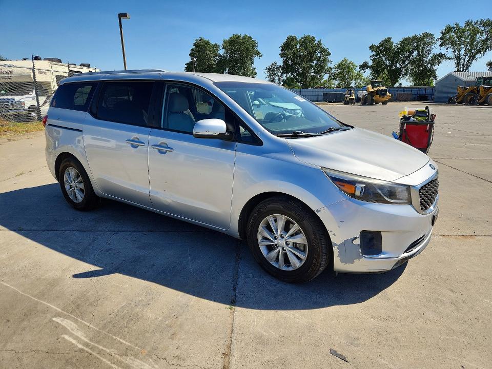 2015 Kia SEDONA VIN KNDMB5C18F6062622 COPART salvage auction — MECHANICAL, Mt - Dis/Dlr/Exp Only Clean Title, sold $675 on 2026-07-20 (photo 4)