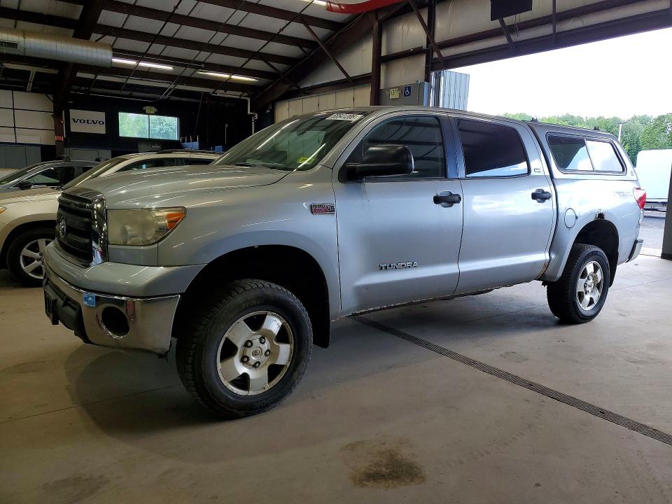 2011 Toyota Tundra VIN 5TFDY5F18BX187120 COPART salvage auction — MINOR DENT/SCRATCHES, Vt - Certificate Of Title, sold $5,500 on 2026-07-31 (photo 1)