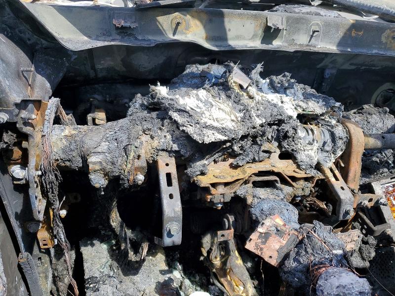 2017 Kia Cadenza VIN KNALB4J11H5037494 COPART salvage auction — BURN, Ca - Non-Repairable Vehicle Cert, sold $150 on 2026-07-20 (photo 9)