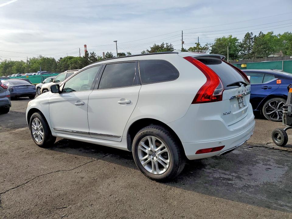 2015 Volvo VIN YV4612RJXF2712959 COPART salvage auction — MINOR DENT/SCRATCHES, Co - Dis/Dlr/Exp Only Clean Title, sold $2,475 on 2026-07-09 (photo 2)