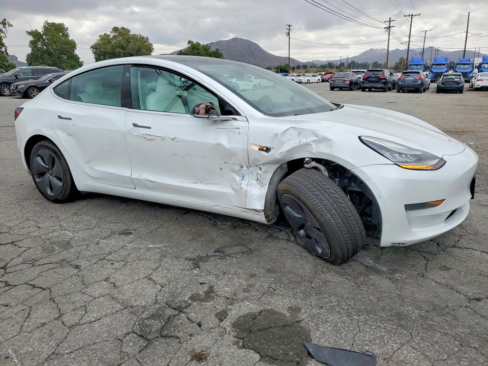 2019 Tesla Model 3 VIN 5YJ3E1EA9KF509546 COPART salvage auction — SIDE, CA - SALVAGE CERTIFICATE, sold $4,400 on 2026-07-16 (photo 4)