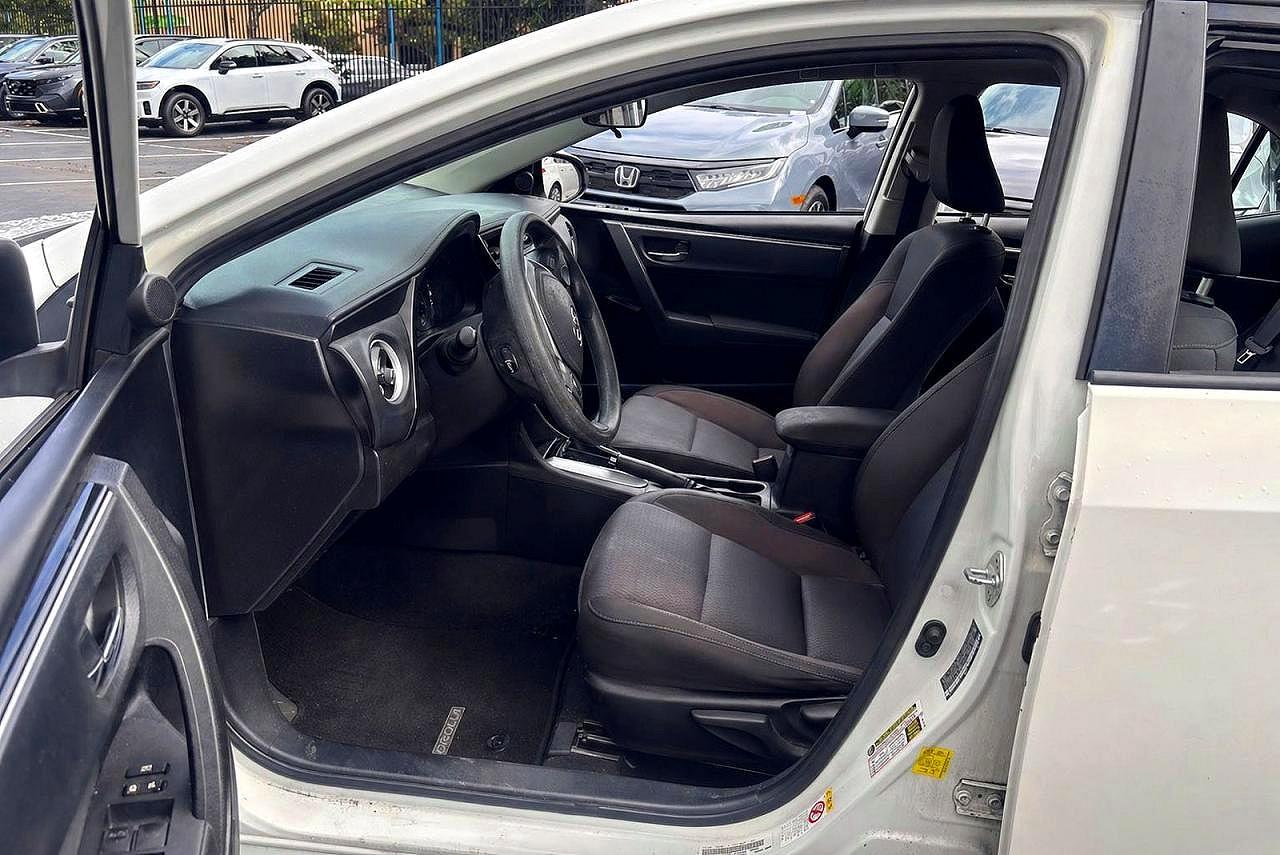 2018 Toyota Corolla VIN 5YFBURHE3JP840007 COPART salvage auction — Minor Dent/Scratches, CA - DIS/DLR/EXP ONLY CLEAN TITLE (P), sold $5,000 on 2026-06-18 (photo 5)