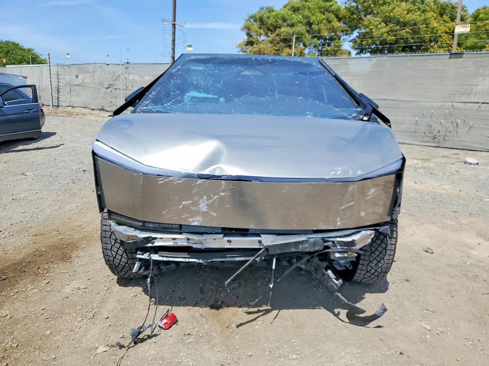 2024 Tesla Cybertruck VIN 7G2CEHED6RA024370 COPART salvage auction — FRONT END, Ca - Salvage Certificate, sold $21,000 on 2026-08-21 (photo 5)
