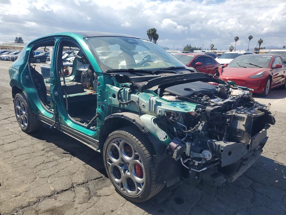 2024 Alfa romeo Tonale VIN ZASPATDW5R3048735 COPART salvage auction — STRIPPED, CA - CERTIFICATE OF TITLE, sold $4,000 on 2026-07-23 (photo 4)