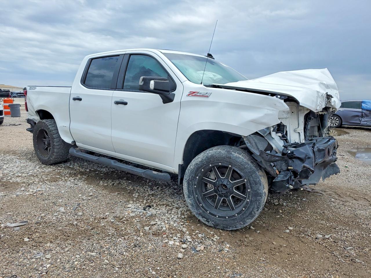 2019 Chevrolet Silverado 1500 VIN 1GCPYFED1KZ135685 COPART salvage auction — Front End, TX - CERTIFICATE OF TITLE, sold $6,600 on 2026-07-08 (photo 4)