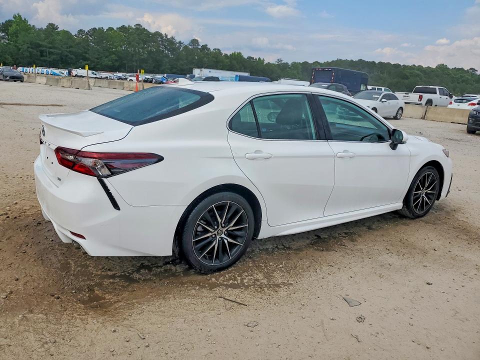 2024 Toyota Camry VIN 4T1G11AK2RU843314 COPART salvage auction — MINOR DENT/SCRATCHES, Fl - Certificate Of Title (P), sold $15,200 on 2026-07-30 (photo 3)