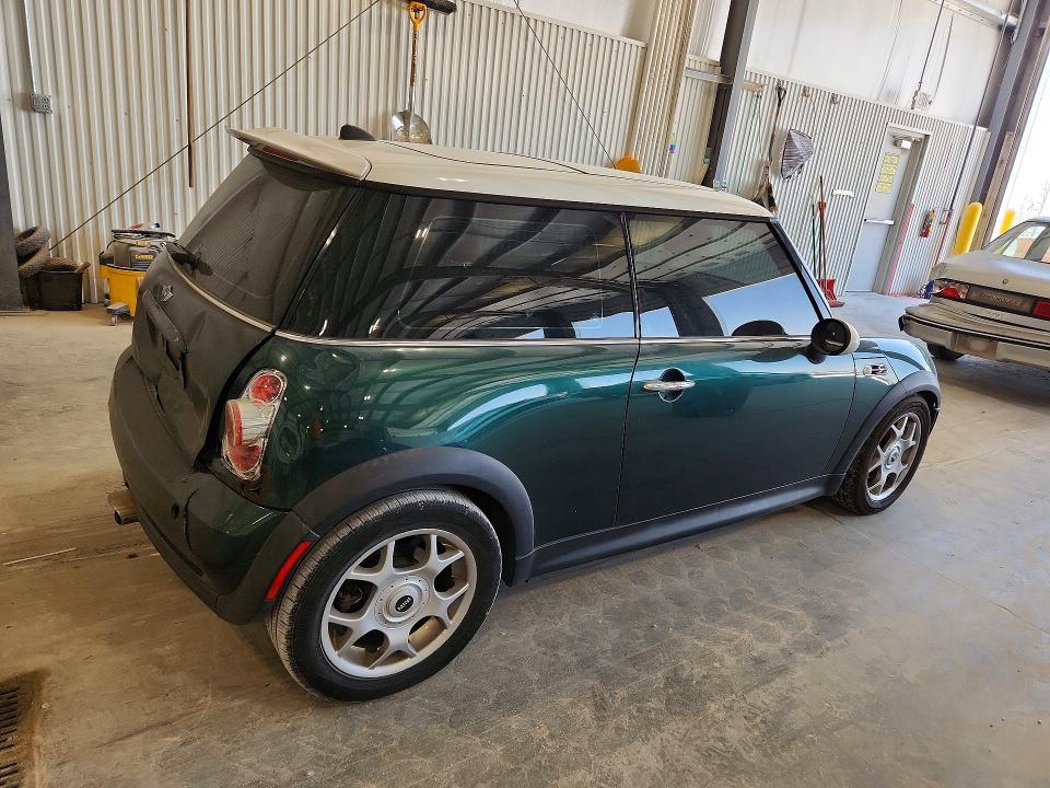 2005 Mini Cooper VIN WMWRE33535TL12608 COPART salvage auction — REAR END, Ne - Cert Of Title-Salvage, sold $900 on 2026-08-11 (photo 3)