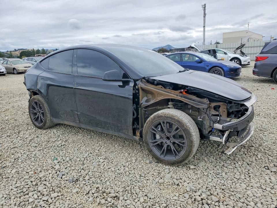 2025 Tesla Model y VIN 7SAYGDED3SF306070 COPART salvage auction — REAR END, CA - SALVAGE CERTIFICATE, sold $8,000 on 2026-07-28 (photo 4)