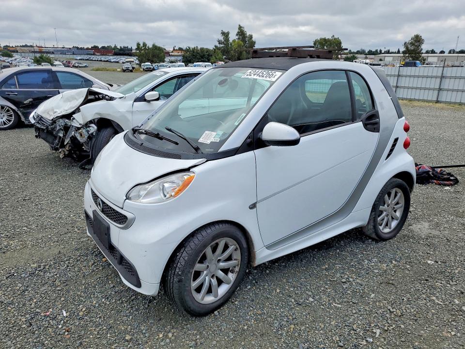 2015 Smart VIN WMEEJ3BA1FK805658 COPART salvage auction — MINOR DENT/SCRATCHES, Ca - Dis/Dlr/Exp App For Dup Clean (P), sold $1,550 on 2026-08-05 (photo 1)