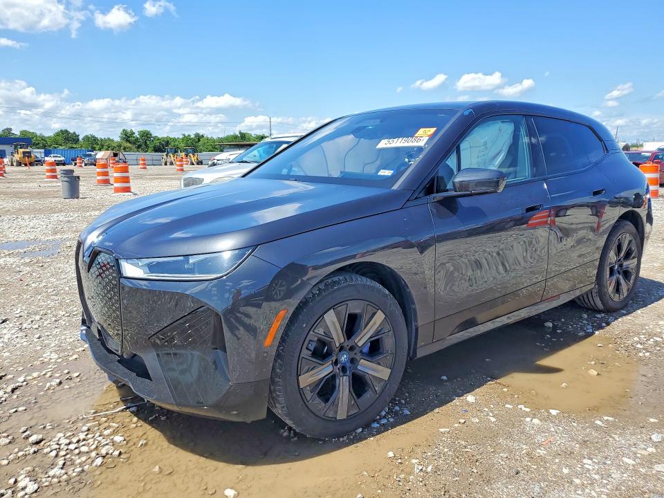2025 BMW Ix VIN WB523CF05SCT45837 COPART salvage auction — SIDE, TX - SALVAGE VEHICLE TITLE, sold $28,500 on 2026-08-03 (photo 1)