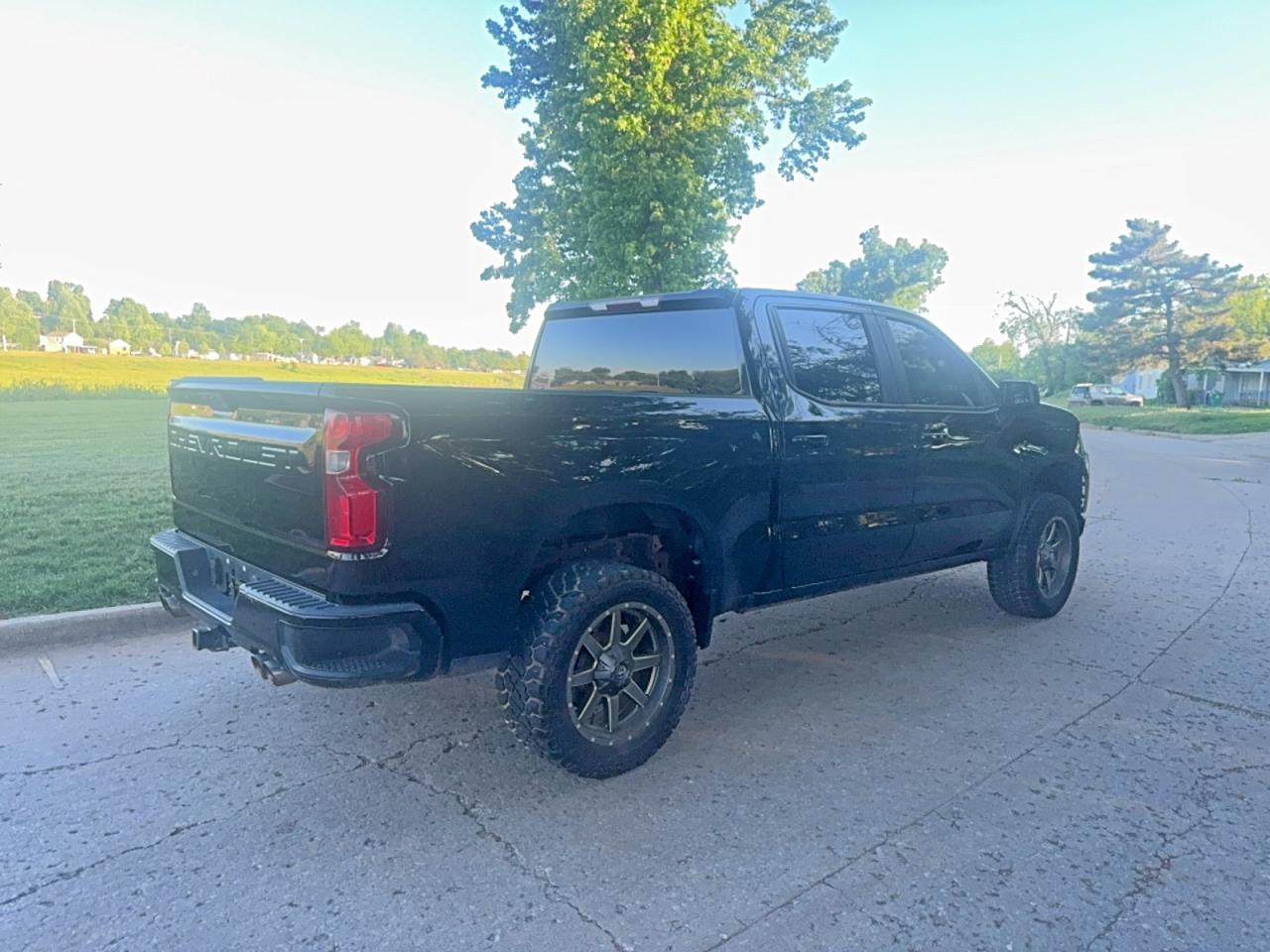 2020 Chevrolet Silverado VIN 3GCUYEED9LG422061 COPART salvage auction — Minor Dent/Scratches, OK - CERTIFICATE OF TITLE (P), sold $15,100 on 2026-05-28 (photo 4)