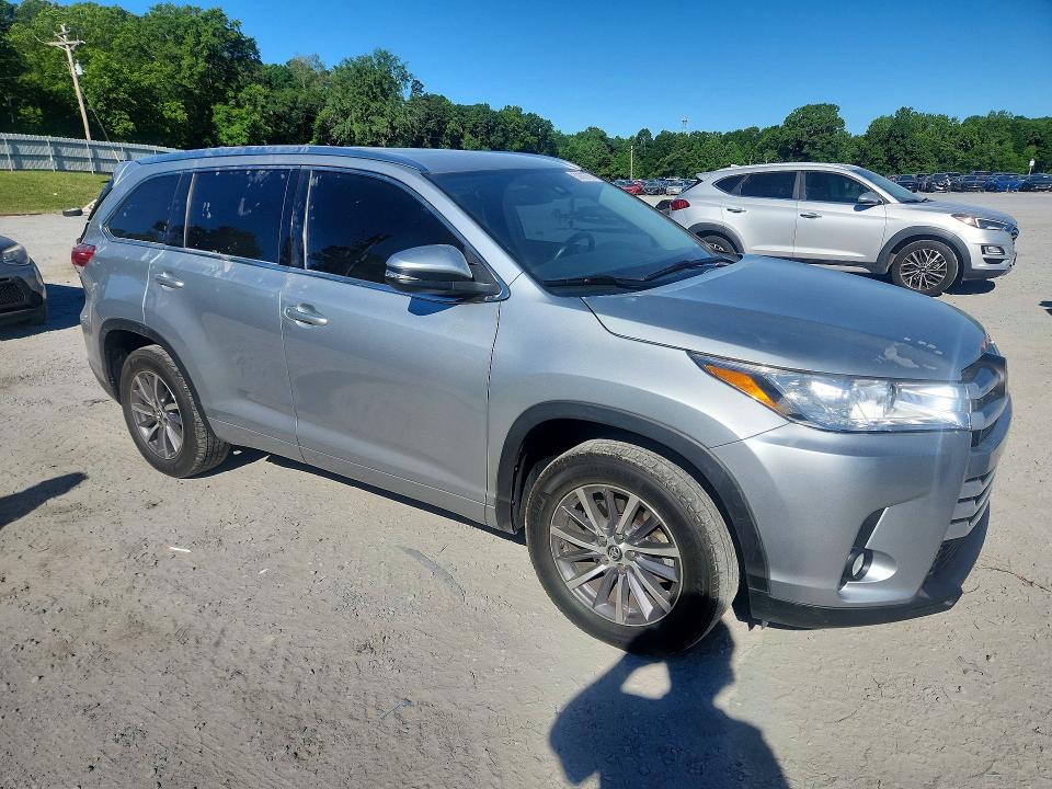 2018 Toyota Highlander VIN 5TDKZRFH3JS544510 COPART salvage auction — REAR END, Nc - Salvage Certificate Of Title, sold $2,600 on 2026-07-22 (photo 4)