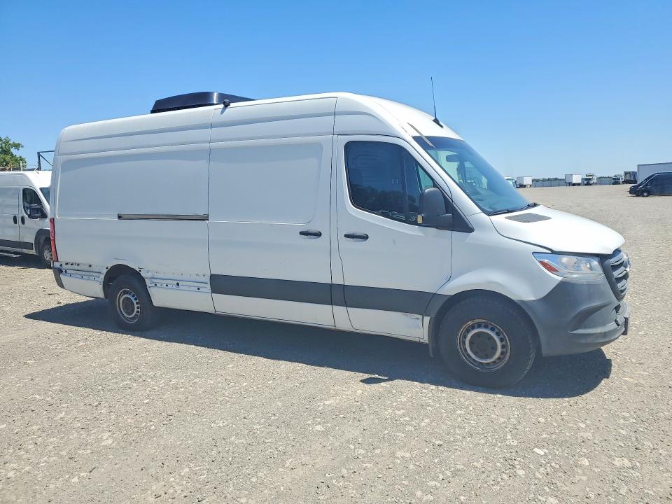 2019 Mercedes-benz Sprinter VIN WD4PF1CD1KP070284 COPART salvage auction — MINOR DENT/SCRATCHES, Ca - Dis/Dlr/Exp Only Clean Title, sold $9,750 on 2026-07-07 (photo 4)