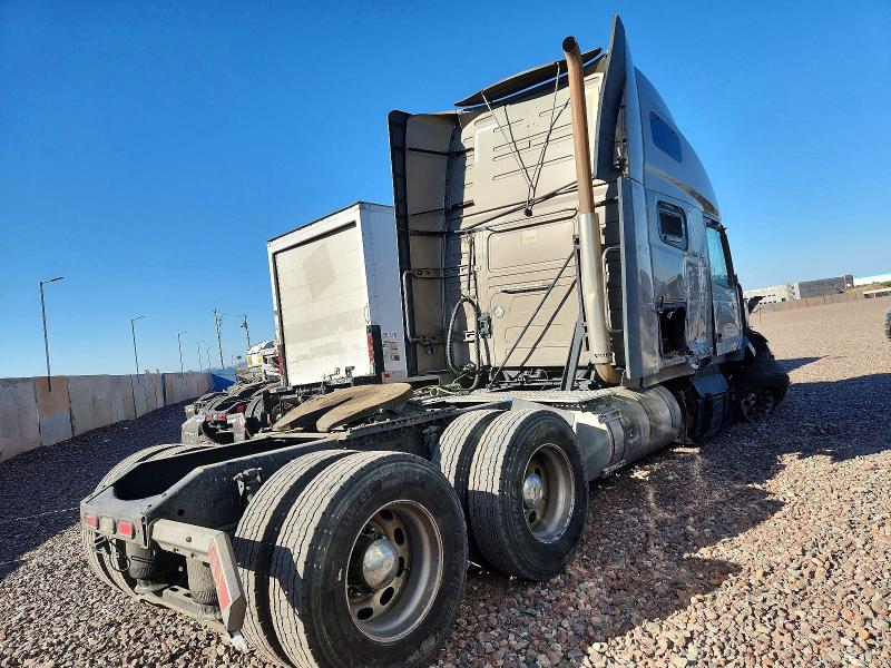 2020 Volvo Vnl VIN 4V4NC9EH6LN204961 COPART salvage auction — FRONT END, Az - Cert Of Title - Salvage, sold $3,850 on 2026-07-30 (photo 4)