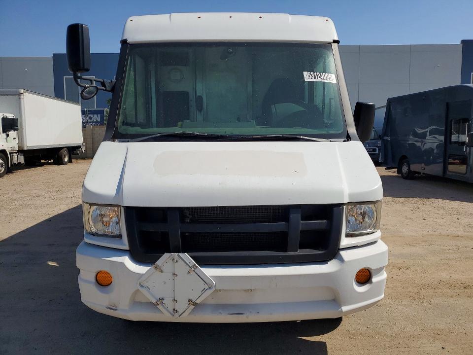 2014 Isuzu Reach VIN JALB4T172E7W00428 COPART salvage auction — NORMAL WEAR, Ca - Dis/Dlr/Exp Only Clean Title, sold $3,950 on 2026-07-30 (photo 5)