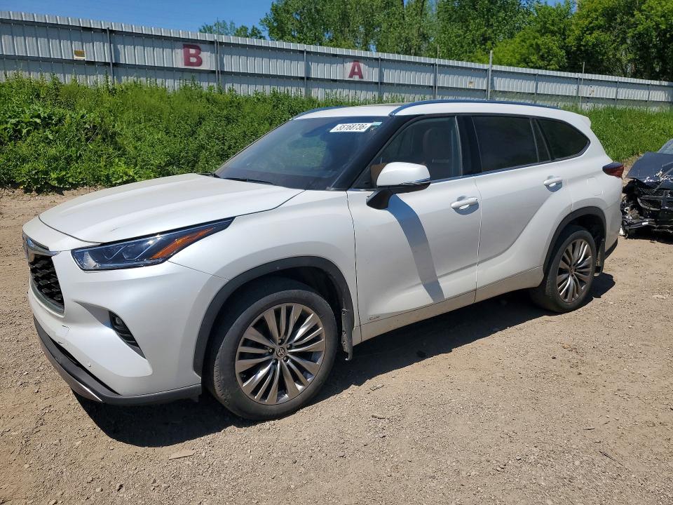 2022 Toyota Highlander VIN 5TDEBRCH8NS101698 COPART salvage auction — FRONT END, MI - CERTIFICATE OF TITLE, sold $26,000 on 2026-07-22 (photo 1)