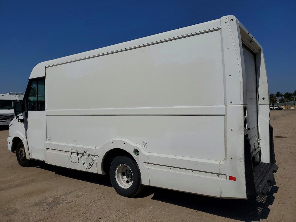 2014 Isuzu Reach VIN JALB4T172E7W00428 COPART salvage auction — NORMAL WEAR, Ca - Dis/Dlr/Exp Only Clean Title, sold $3,950 on 2026-07-30 (photo 2)