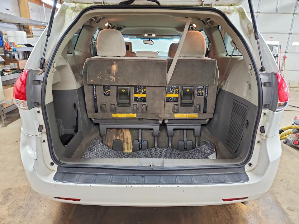 2014 Toyota Sienna VIN 5TDKK3DC3ES504300 COPART salvage auction — FRONT END, Il - Salvage Certificate, sold $4,000 on 2026-07-20 (photo 6)