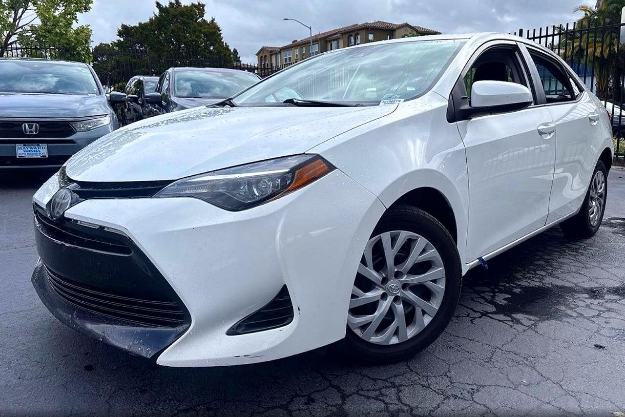 2018 Toyota Corolla VIN 5YFBURHE3JP840007 COPART salvage auction — Minor Dent/Scratches, CA - DIS/DLR/EXP ONLY CLEAN TITLE (P), sold $5,000 on 2026-06-18 (photo 2)