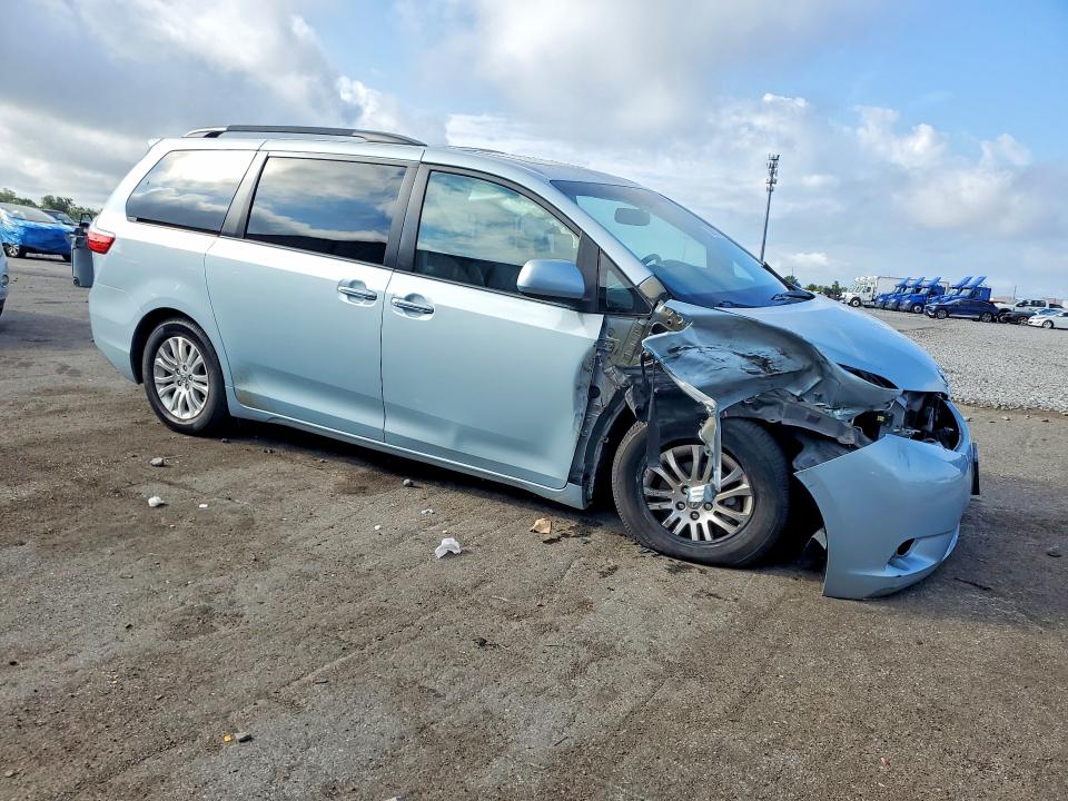 2015 Toyota Sienna VIN 5TDYK3DC4FS530027 COPART salvage auction — FRONT END, Fl - Cert Of Title Slvg Rebuildable, sold $5,000 on 2026-07-13 (photo 4)