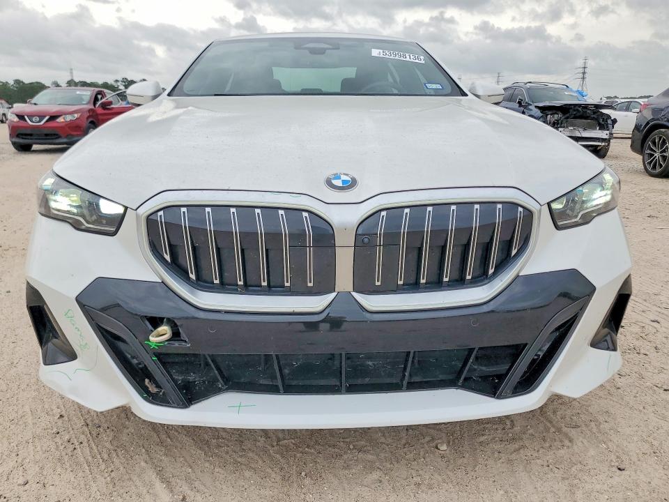 2026 BMW 5er VIN WBA43FJ08TCV32932 COPART salvage auction — UNDERCARRIAGE, Tx - Salvage Vehicle Title, sold $44,000 on 2026-07-24 (photo 5)