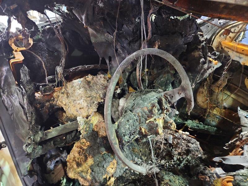 2019 Jeep Cherokee VIN 1C4PJMDN4KD320474 COPART salvage auction — INTERIOR BURN, Mi - Certificate Of Title, sold $300 on 2026-07-02 (photo 9)