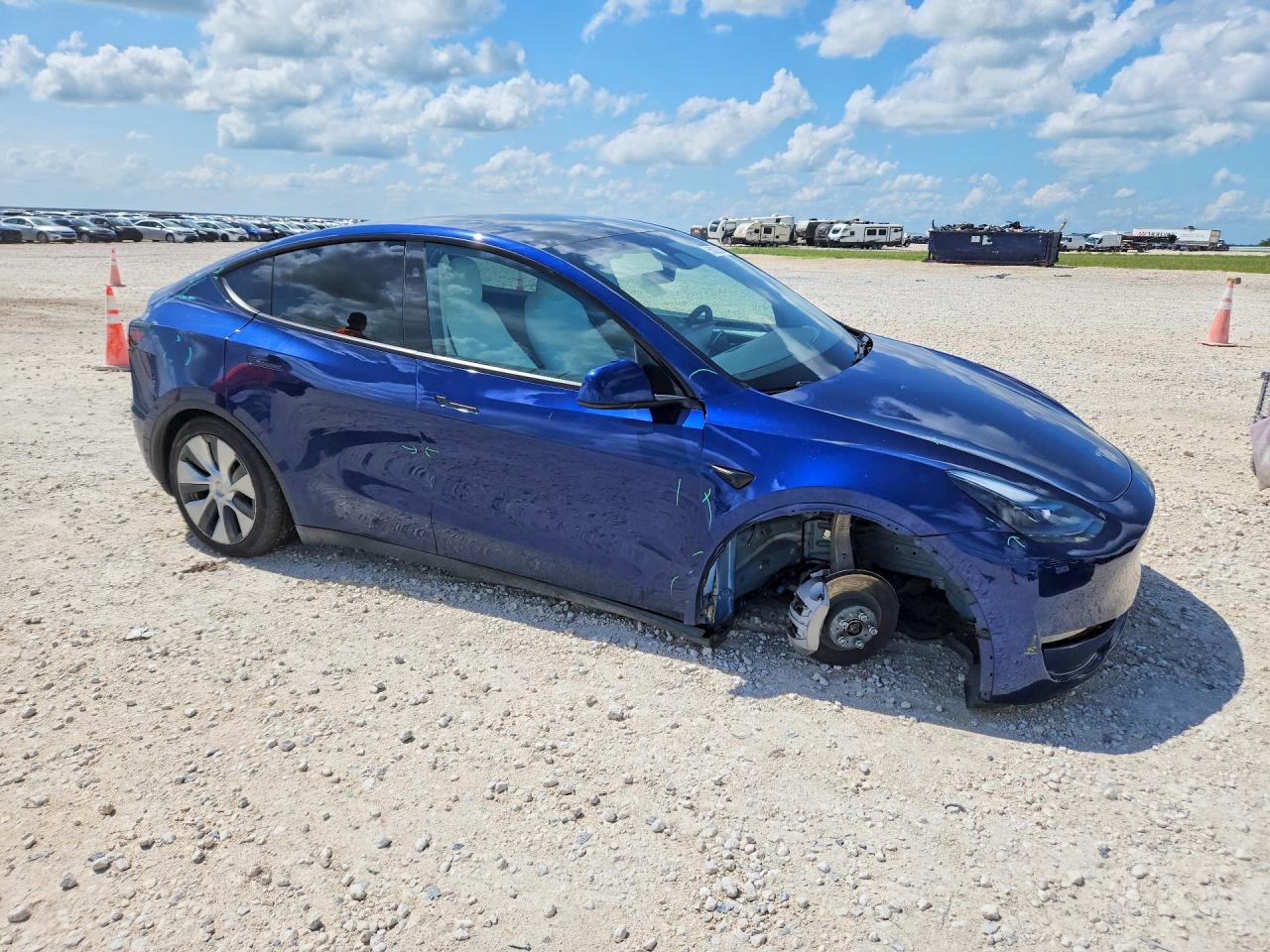 2024 Tesla Model Y VIN 7SAYGAEE0RF019822 COPART salvage auction — Undercarriage, TX - SALVAGE VEHICLE TITLE, sold $13,300 on 2026-07-09 (photo 4)